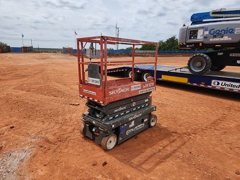 2019 SKYJACK SJIII3219 Scissor Lift 19' Electric