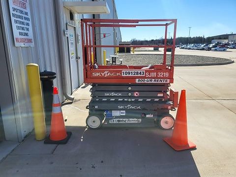 2019 SKYJACK SJIII3219 Scissor Lift 19' Electric
