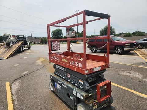 2019 SKYJACK SJIII3219 Scissor Lift 19' Electric