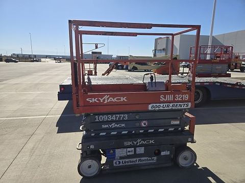2019 SKYJACK SJIII3219 Scissor Lift 19' Electric