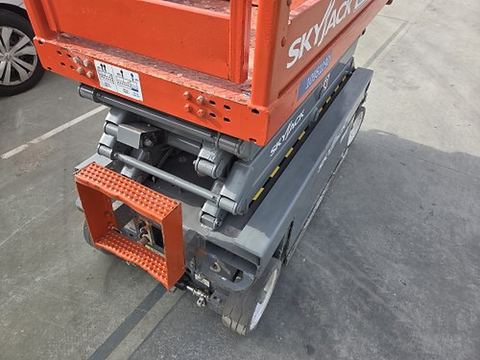 2019 SKYJACK SJIII3219 Scissor Lift 19' Electric