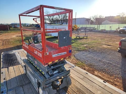 2019 SKYJACK SJIII3219 Scissor Lift 19' Electric