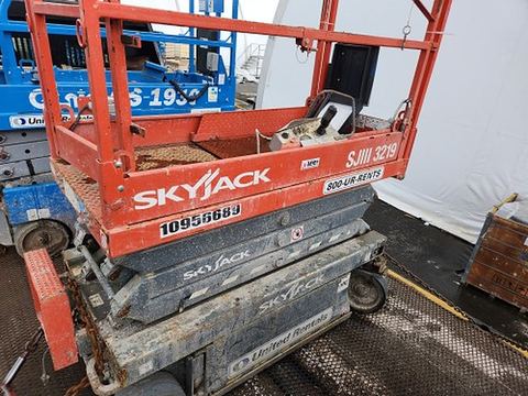 2019 SKYJACK SJIII3219 Scissor Lift 19' Electric