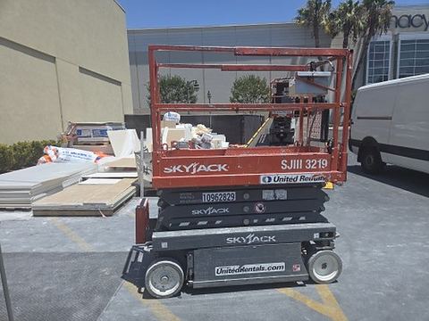 2019 SKYJACK SJIII3219 Scissor Lift 19' Electric