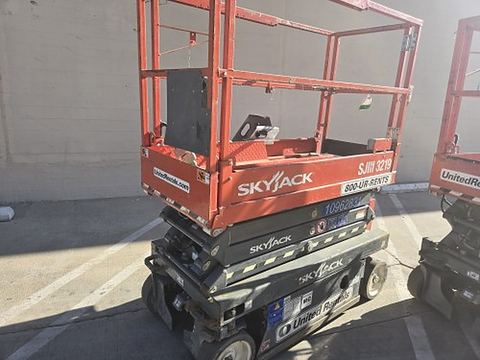 2019 SKYJACK SJIII3219 Scissor Lift 19' Electric