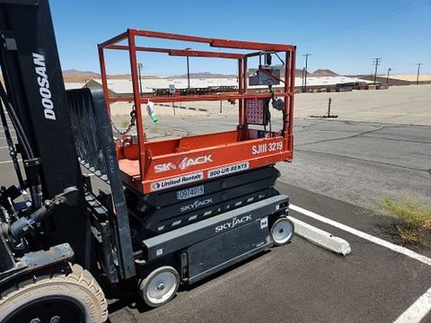 2019 SKYJACK SJIII3219 Scissor Lift 19' Electric