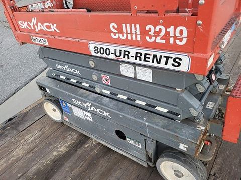 2019 SKYJACK SJIII3219 Scissor Lift 19' Electric