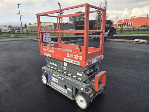 2019 SKYJACK SJIII3219 Scissor Lift 19' Electric