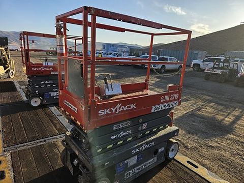 2019 SKYJACK SJIII3219 Scissor Lift 19' Electric