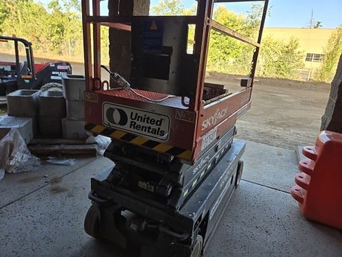 2019 SKYJACK SJIII3219 Scissor Lift 19' Electric
