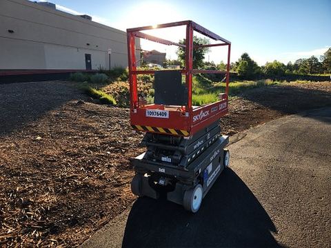 2019 SKYJACK SJIII3219 Scissor Lift 19' Electric