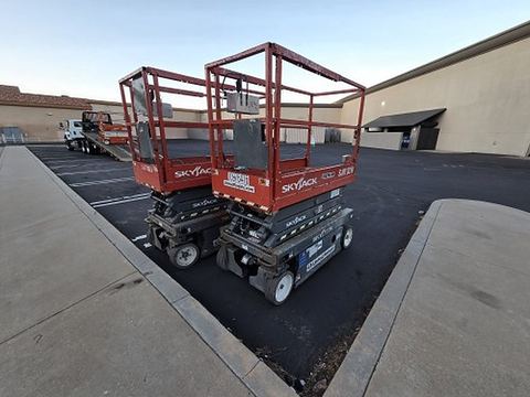 2019 SKYJACK SJIII3219 Scissor Lift 19' Electric