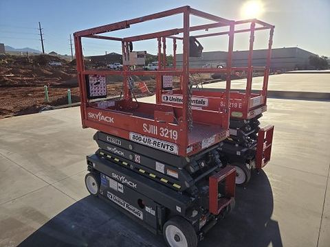 2019 SKYJACK SJIII3219 Scissor Lift 19' Electric