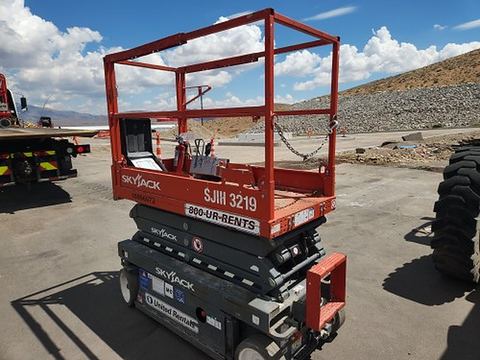 2019 SKYJACK SJIII3219 Scissor Lift 19' Electric