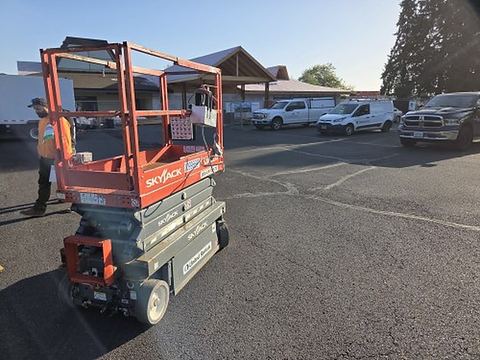 2019 SKYJACK SJIII3219 Scissor Lift 19' Electric