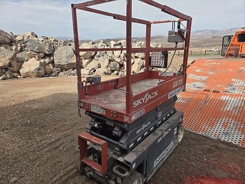 2019 SKYJACK SJIII3219 Scissor Lift 19' Electric