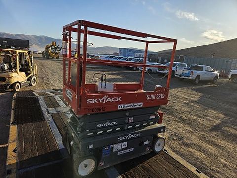 2019 SKYJACK SJIII3219 Scissor Lift 19' Electric