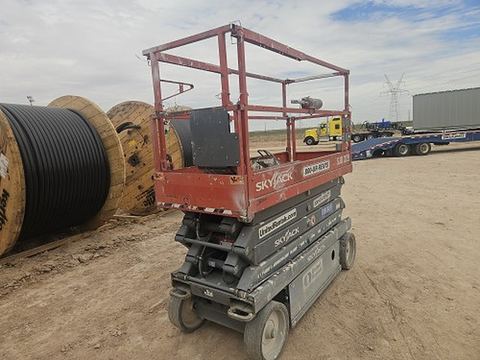 2019 SKYJACK SJIII3226 Scissor Lift 24-26' Electric 30-36" Wide