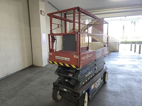 2019 SKYJACK SJIII3226 Scissor Lift 24-26' Electric 30-36" Wide