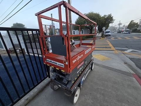2019 SKYJACK SJIII3226 Scissor Lift 24-26' Electric 30-36" Wide