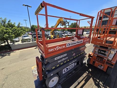2019 SKYJACK SJIII3226 Scissor Lift 24-26' Electric 30-36" Wide