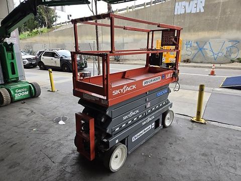 2019 SKYJACK SJIII3226 Scissor Lift 24-26' Electric 30-36" Wide