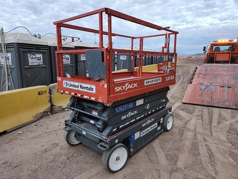 2019 SKYJACK SJIII4626 Scissor Lift 24-26' Electric 46-68" Wide