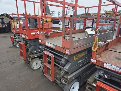 2019 SKYJACK SJIII4626 Scissor Lift 24-26' Electric 46-68" Wide