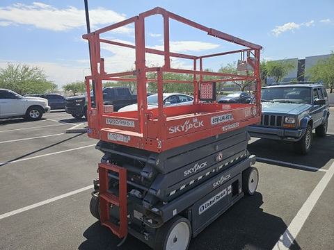 2019 SKYJACK SJIII4626 Scissor Lift 24-26' Electric 46-68" Wide
