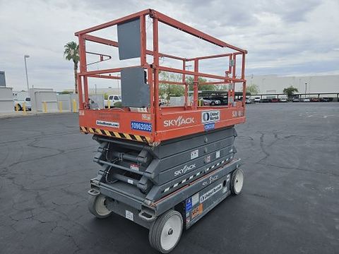 2019 SKYJACK SJIII4632 Scissor Lift 30-35' Electric 46-48" Wide