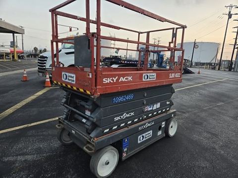2019 SKYJACK SJIII4632 Scissor Lift 30-35' Electric 46-48" Wide
