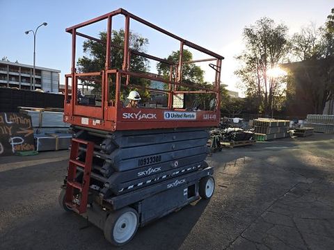 2019 SKYJACK SJIII4740 Scissor Lift 39-40' Electric 45-48"Wide