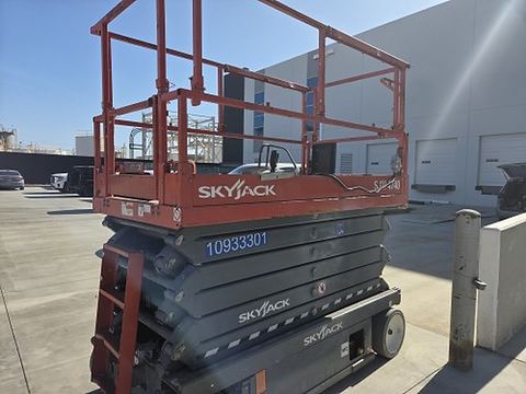 2019 SKYJACK SJIII4740 Scissor Lift 39-40' Electric 45-48"Wide