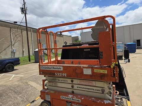 2019 SNORKEL S3219E Scissor Lift 19' Electric