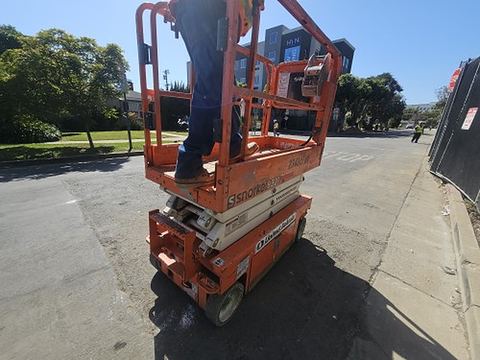 2019 SNORKEL S3219E Scissor Lift 19' Electric
