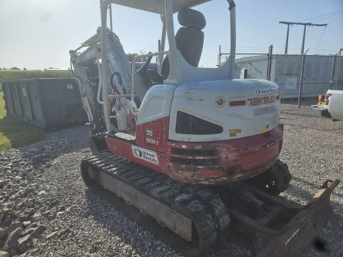 TAKEUCHI TB250-2 photo 2