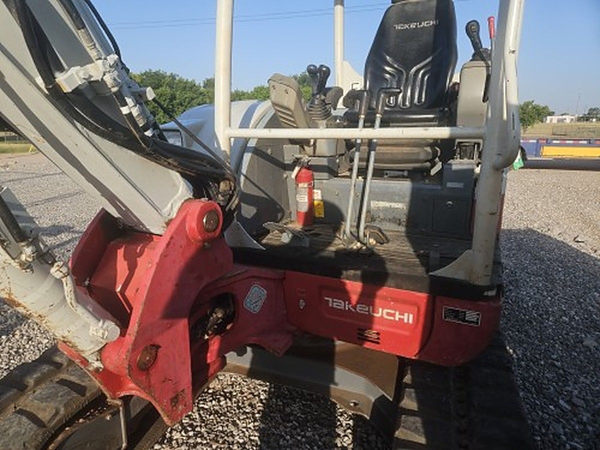 TAKEUCHI TB250-2 photo 5