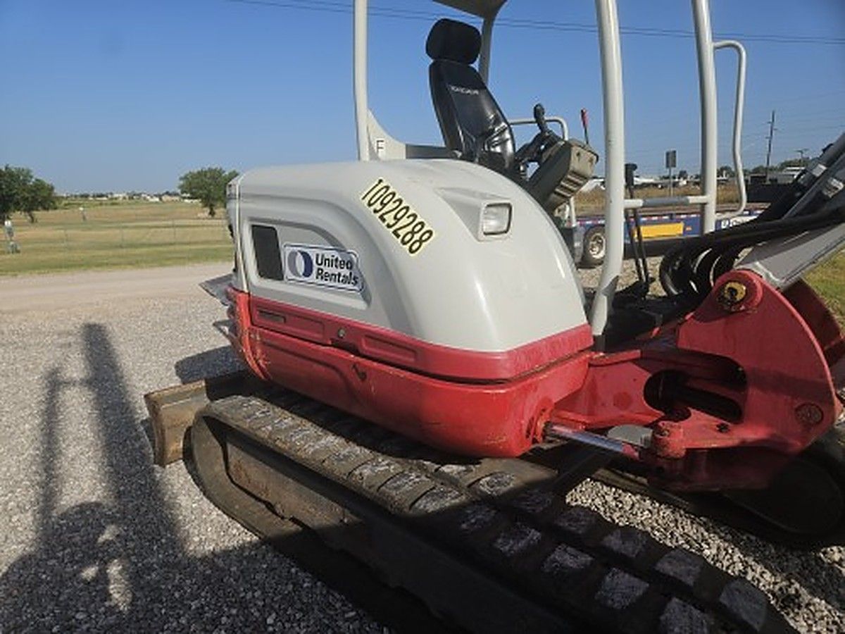 TAKEUCHI TB250-2 photo 7
