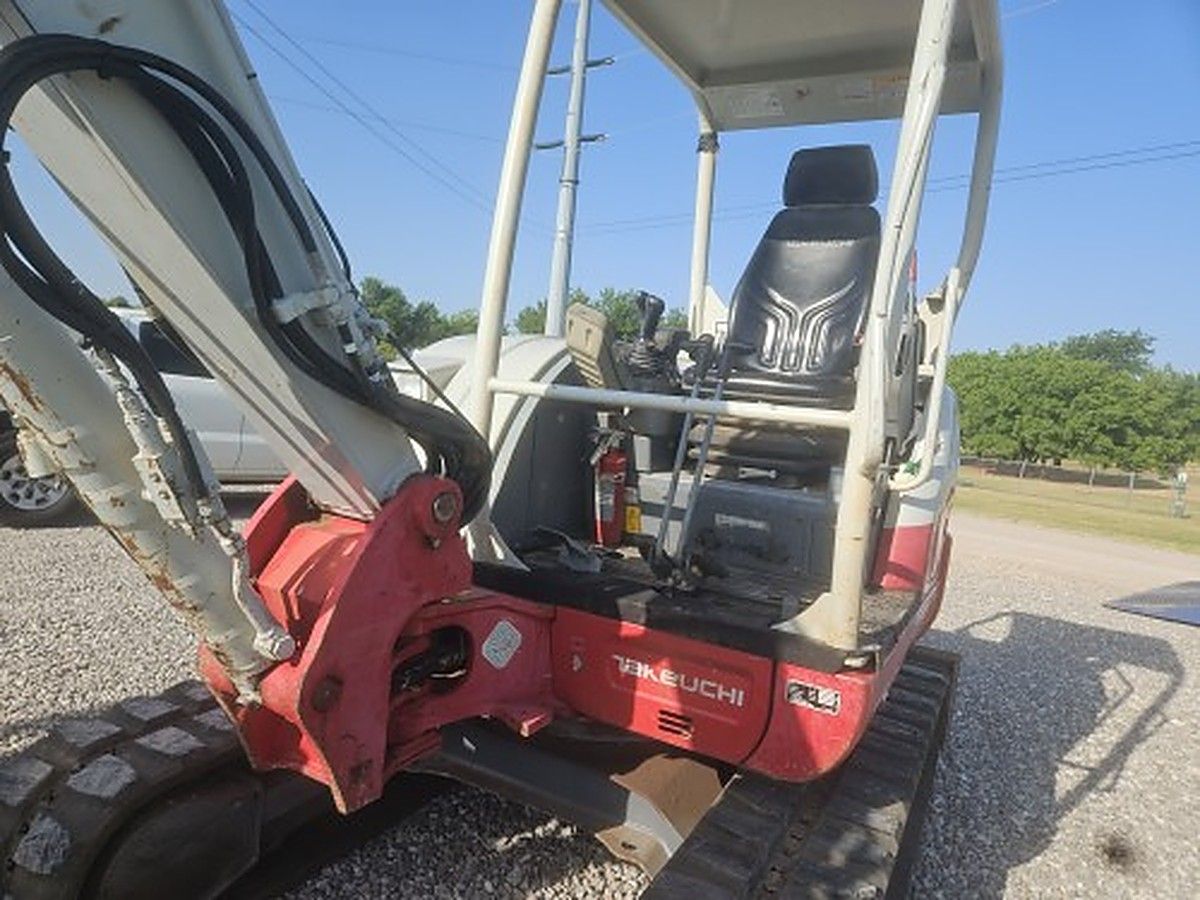 TAKEUCHI TB250-2 photo 8