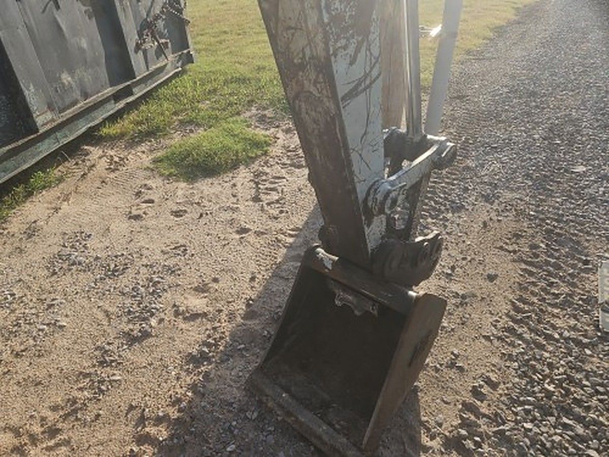 TAKEUCHI TB250-2 photo 10