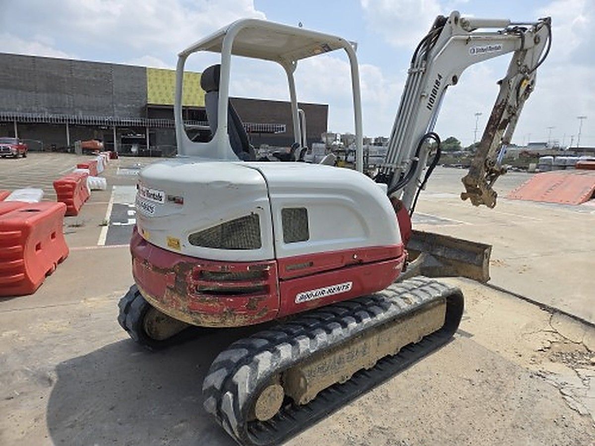 TAKEUCHI TB250-2R photo 2