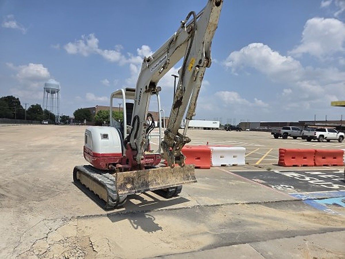 TAKEUCHI TB250-2R photo 3