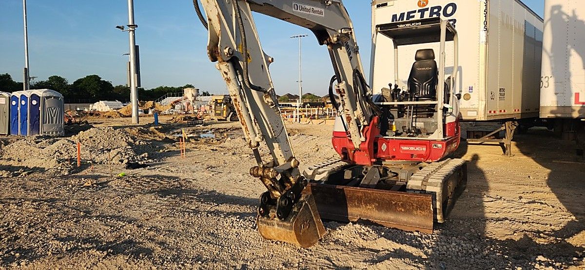 TAKEUCHI TB250-2R photo 8