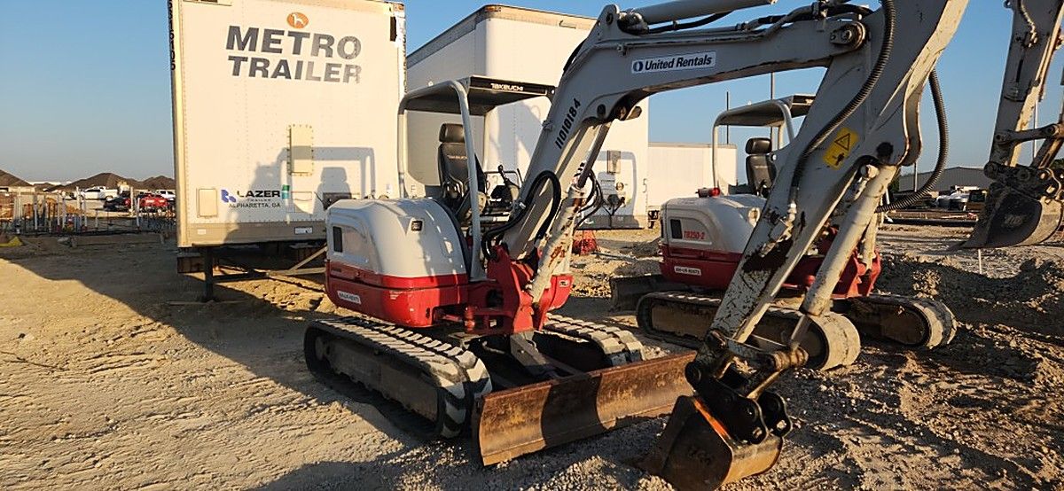 TAKEUCHI TB250-2R photo 10