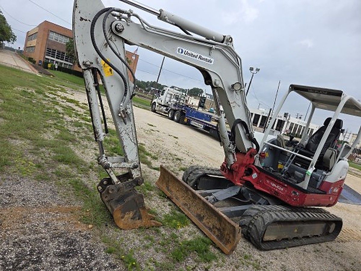 TAKEUCHI TB260 photo 4