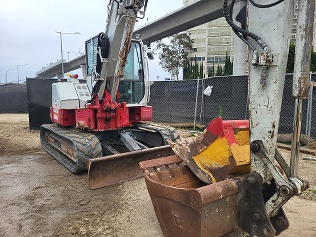 TAKEUCHI TB280FR photo 2
