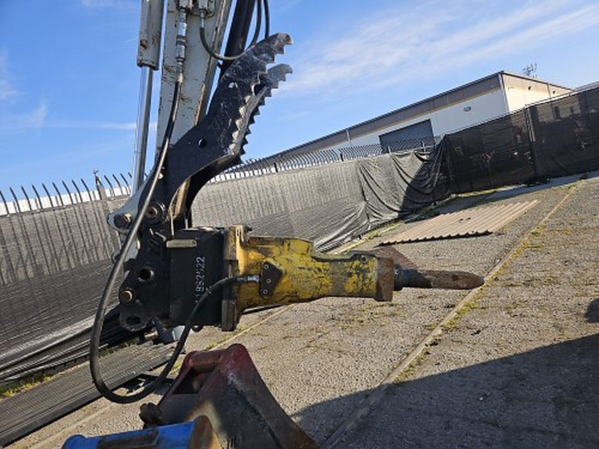 TAKEUCHI TB280FR photo 4