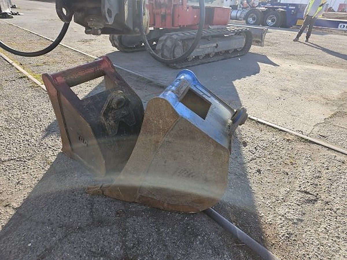 TAKEUCHI TB280FR photo 9