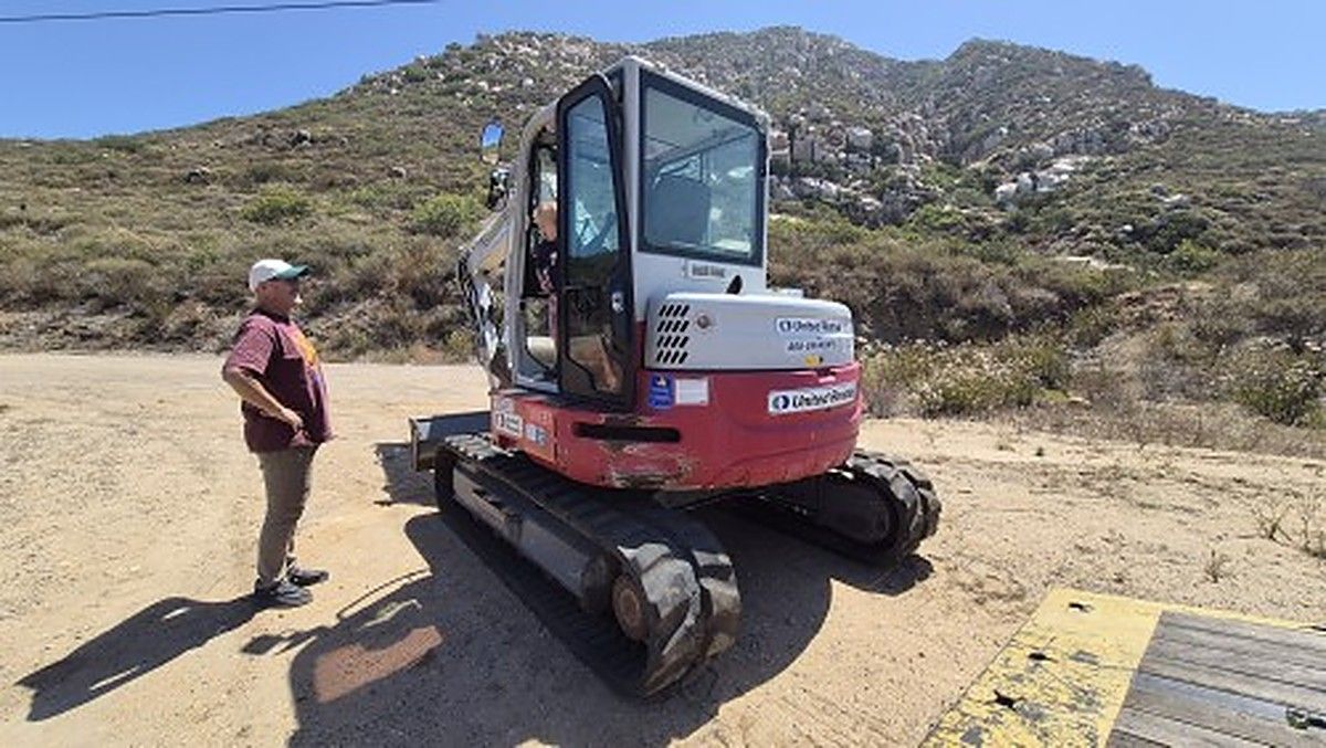 TAKEUCHI TB280FR photo 8