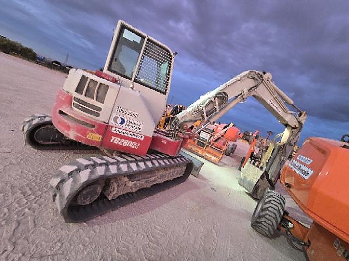 TAKEUCHI TB280FR photo 5